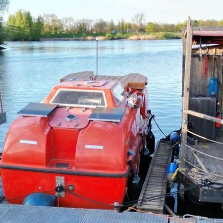 Hotel Ausgebautes Freifallrettungsboot Knutschkugel à Hambourg Extérieur photo