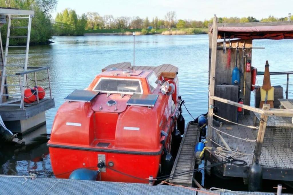 Hotel Ausgebautes Freifallrettungsboot Knutschkugel à Hambourg Extérieur photo