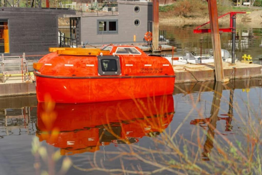 Hotel Ausgebautes Freifallrettungsboot Knutschkugel à Hambourg Extérieur photo